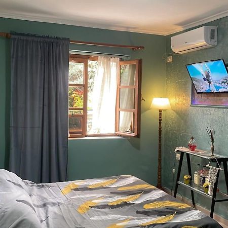 Central Cozy Apartment Old Train Station Тирана Екстериор снимка