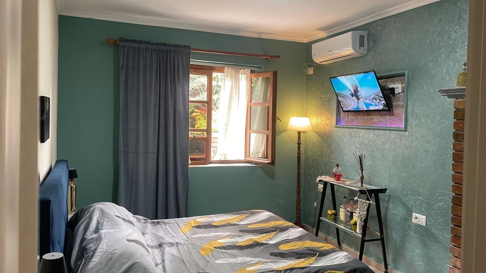 Central Cozy Apartment Old Train Station Тирана Екстериор снимка